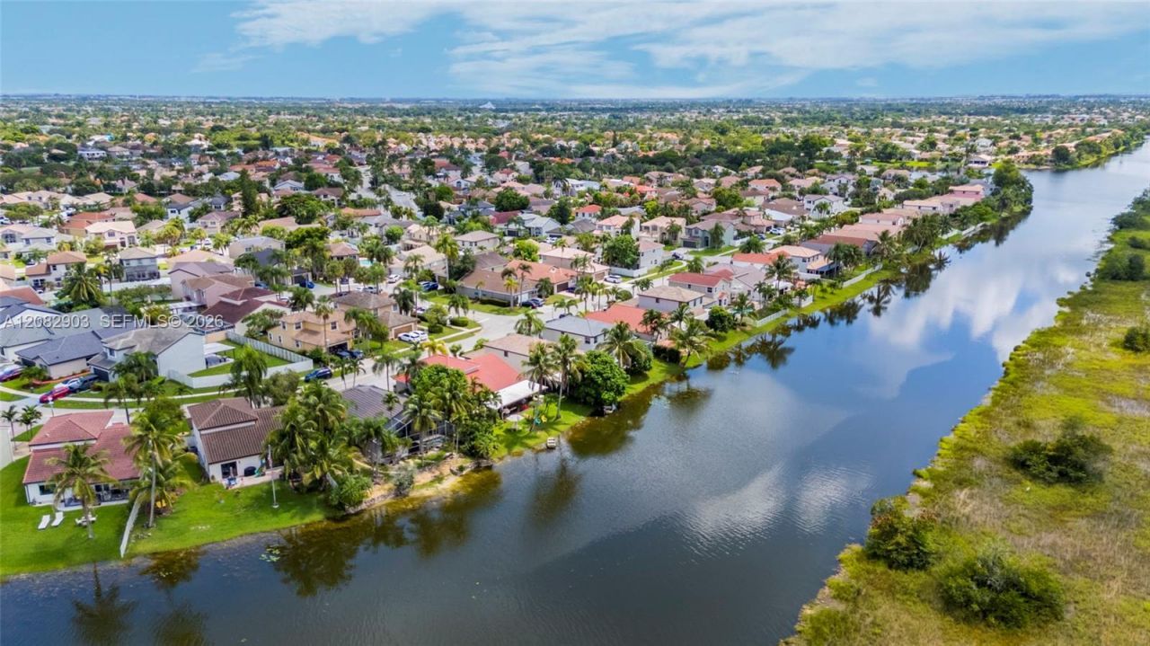 354 SW 183rd Way, Pembroke Pines, FL 33029 Photo