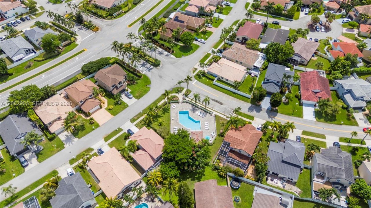 354 SW 183rd Way, Pembroke Pines, FL 33029 Photo