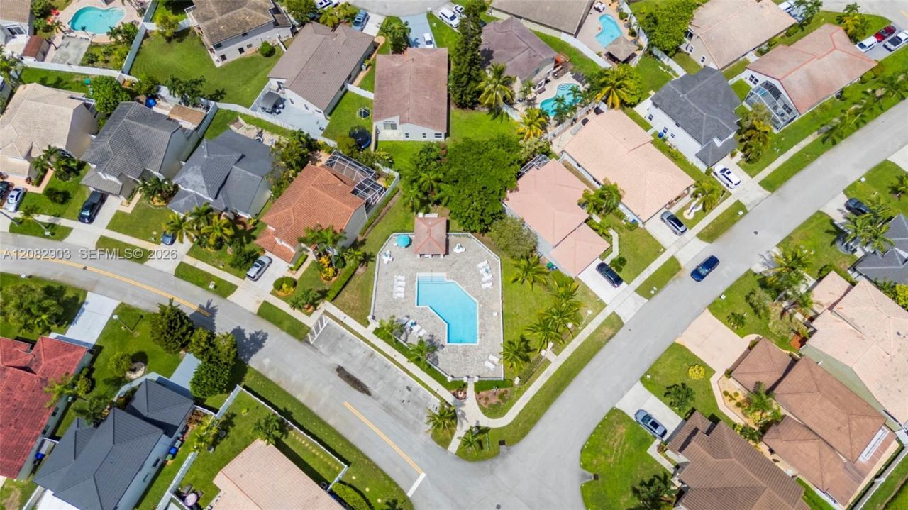 354 SW 183rd Way, Pembroke Pines, FL 33029 Photo