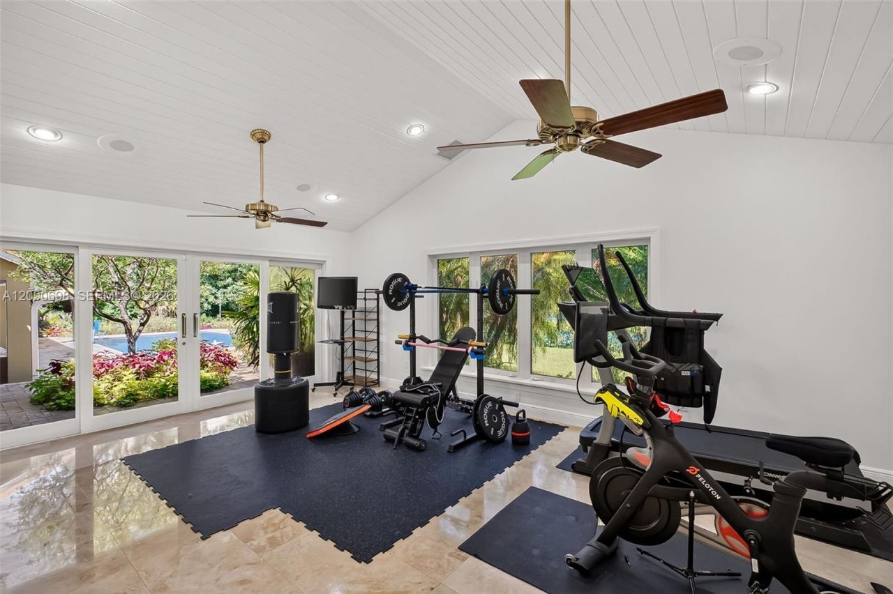 6915 SW 101st St, Pinecrest, FL 33156 Photo