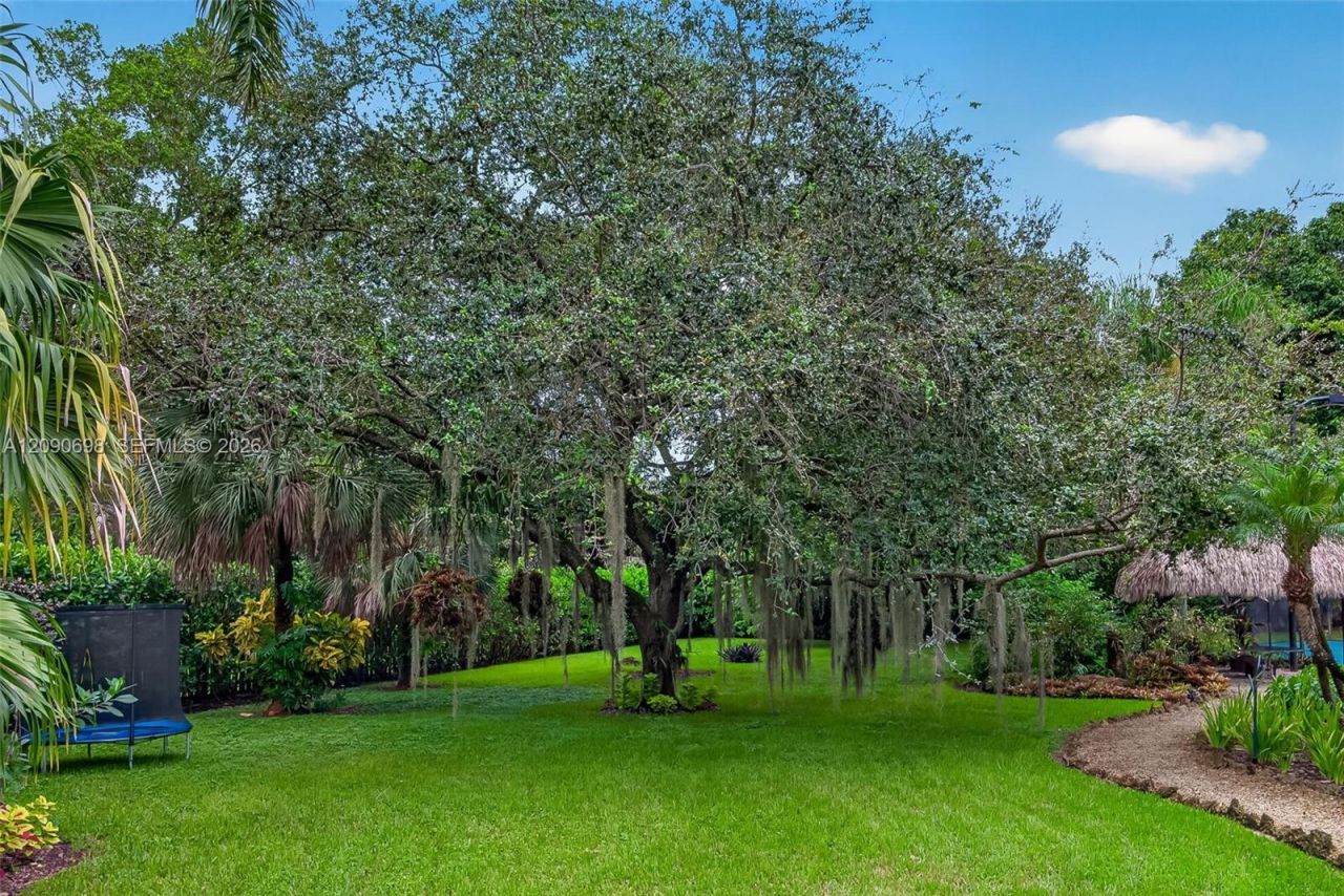 6915 SW 101st St, Pinecrest, FL 33156 Photo