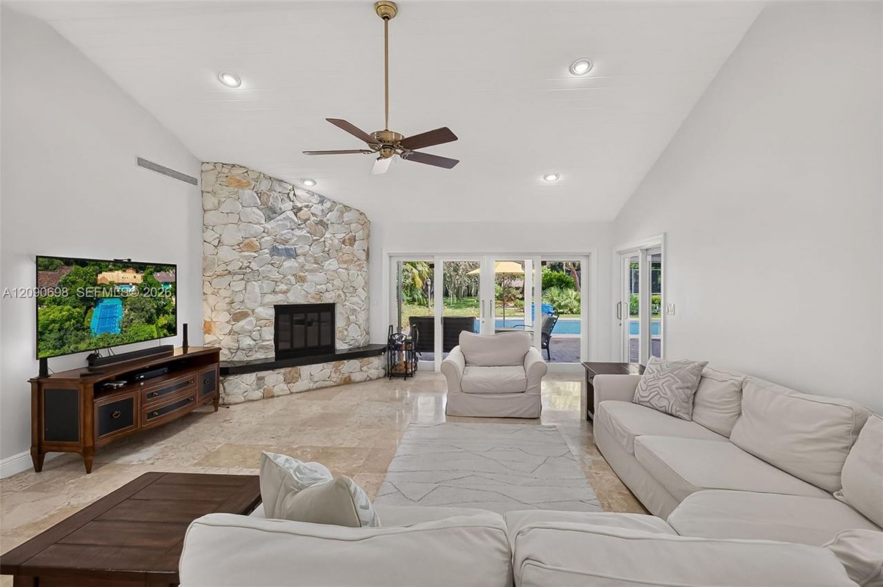 6915 SW 101st St, Pinecrest, FL 33156 Photo