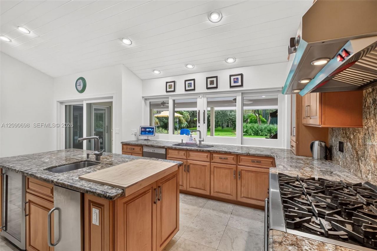 6915 SW 101st St, Pinecrest, FL 33156 Photo