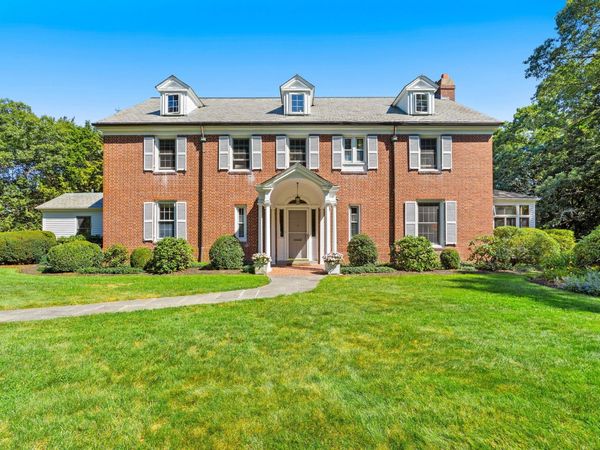 8 Oakmount Circle, Lexington, MA 02420