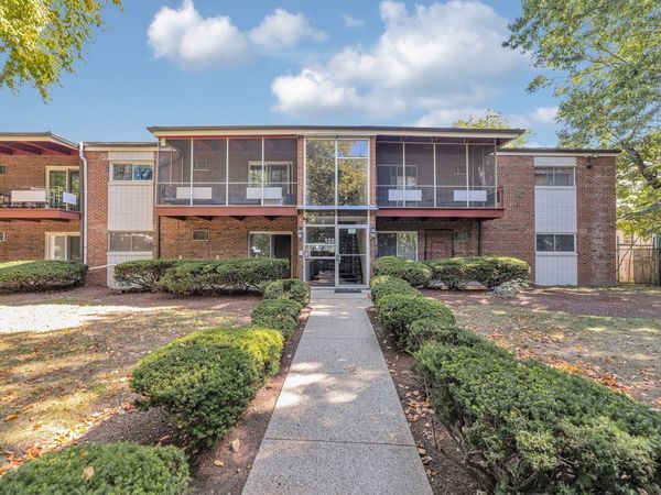 125 Grove St, Unit 3, Boston, MA 02132