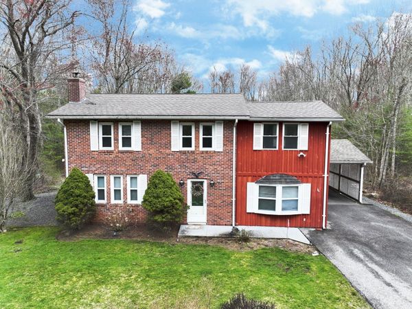 620 Ledge Rd, Seekonk, MA 02771