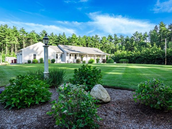 88 Beach, Middleboro, MA 02346
