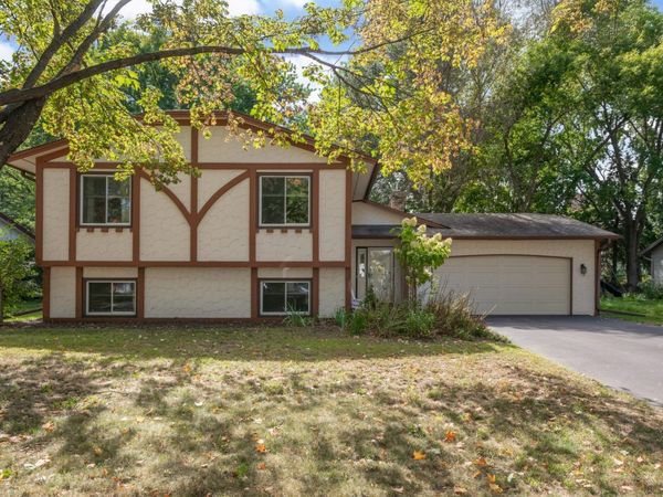 686 Maple Pond Court, Shoreview, MN 55126