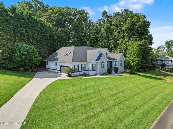 3223 Topside Drive, Kodak, TN 37764