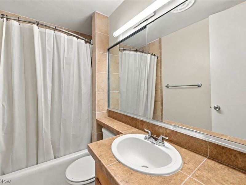 12700 Lake Avenue, Unit 411, Lakewood, OH 44107 Photo 16