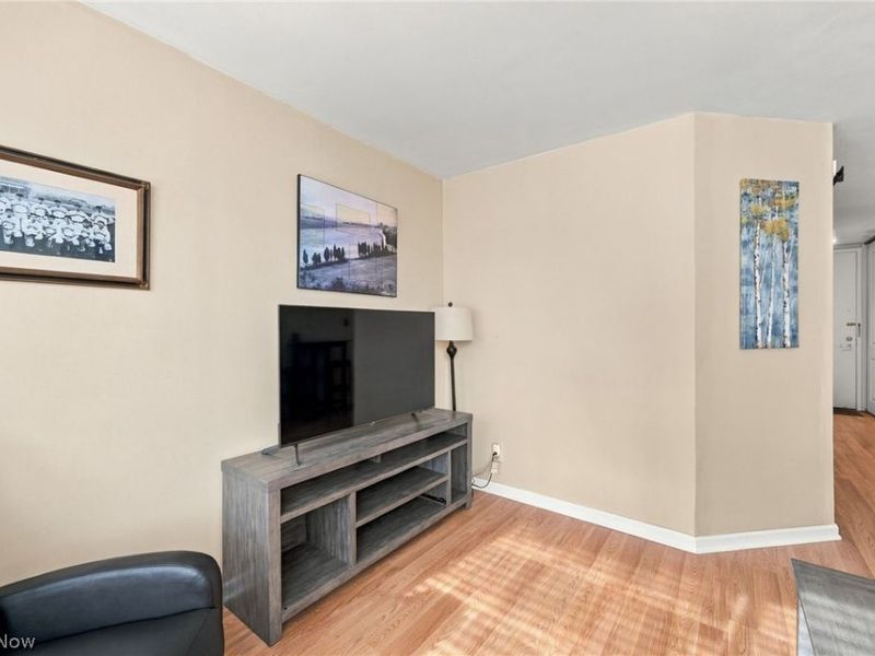 12700 Lake Avenue, Unit 411, Lakewood, OH 44107 Photo 8
