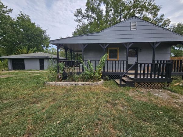 292 S Oak Avenue, Sparta, MO 65753