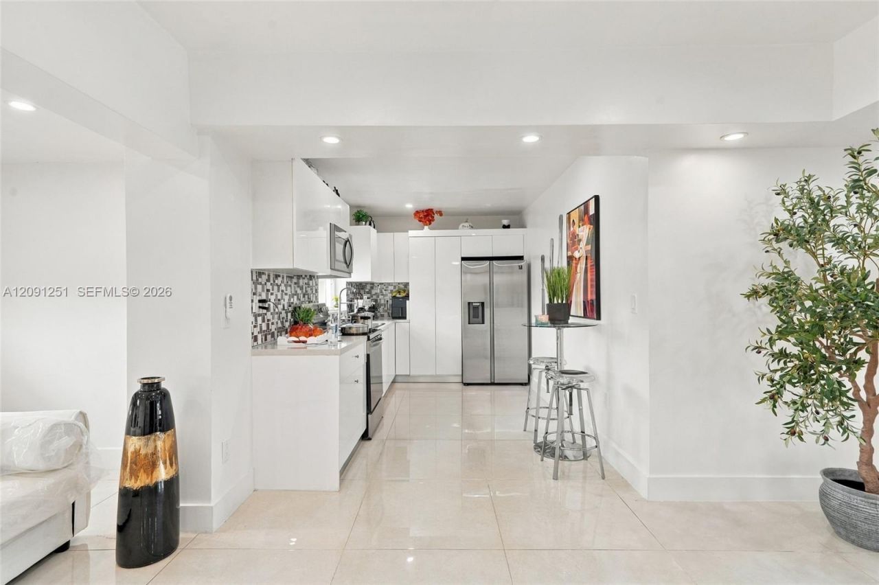 1055 NE 144th St, North Miami, FL 33161 Photo