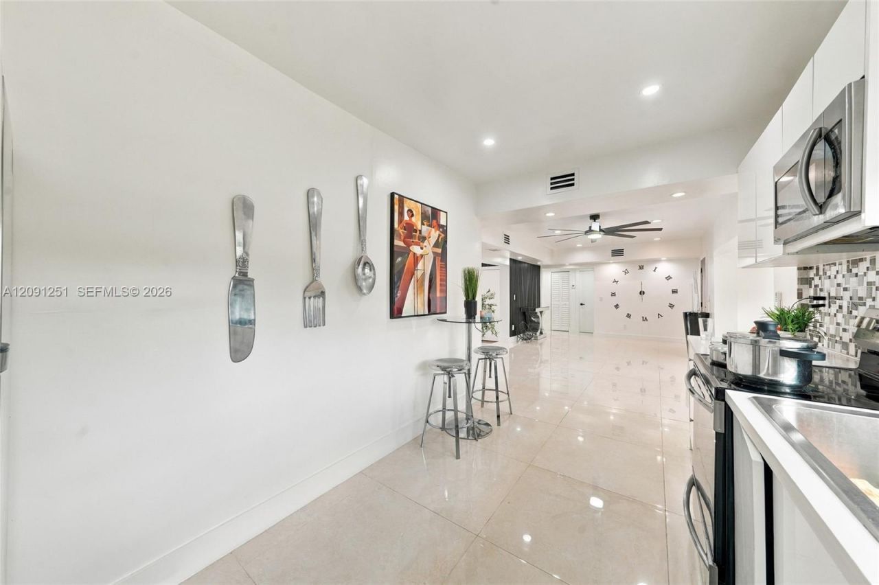 1055 NE 144th St, North Miami, FL 33161 Photo