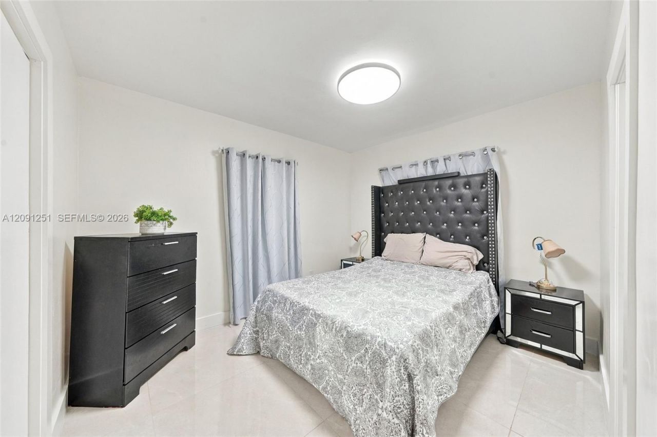 1055 NE 144th St, North Miami, FL 33161 Photo