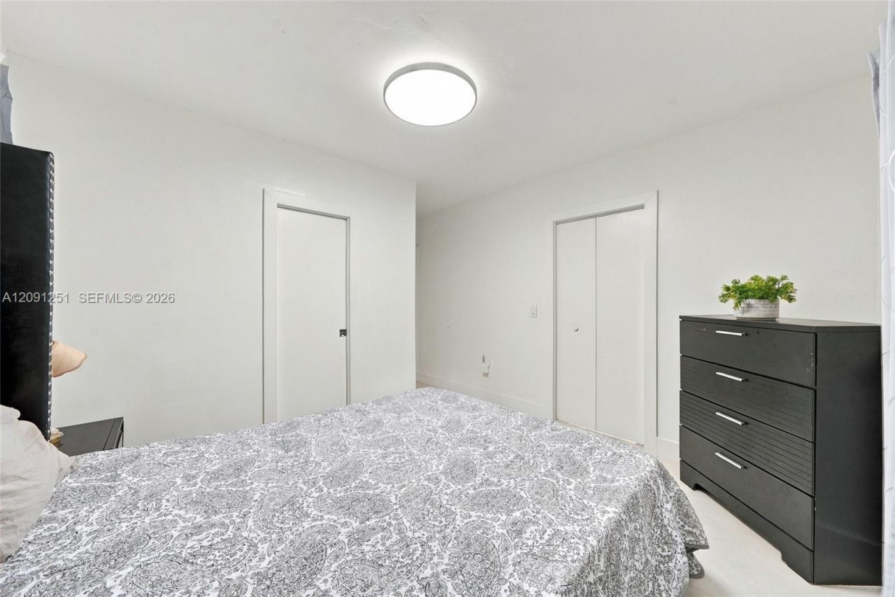 1055 NE 144th St, North Miami, FL 33161 Photo