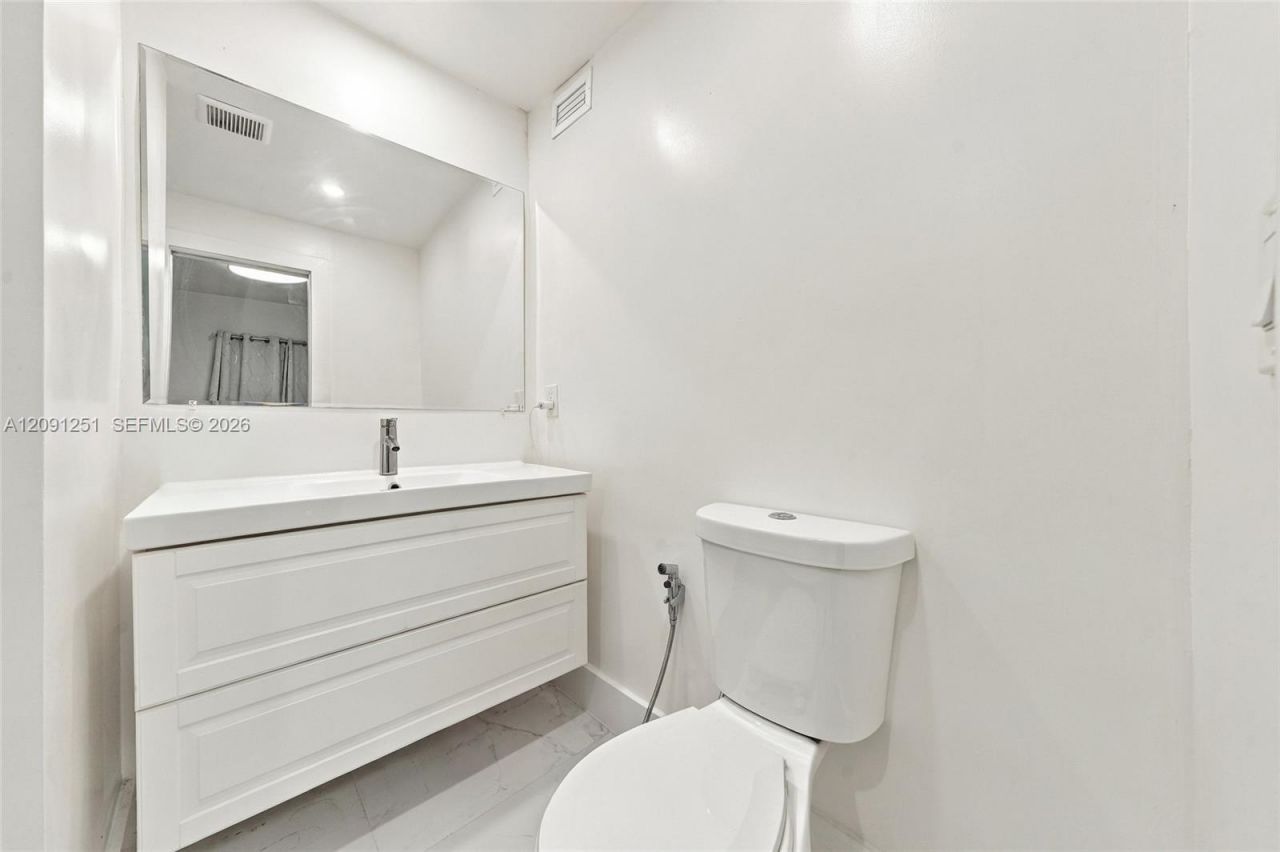 1055 NE 144th St, North Miami, FL 33161 Photo