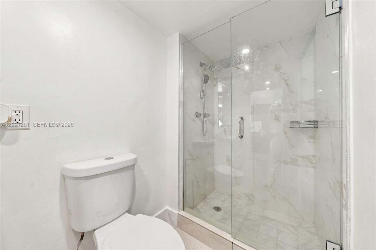 1055 NE 144th St, North Miami, FL 33161 Photo