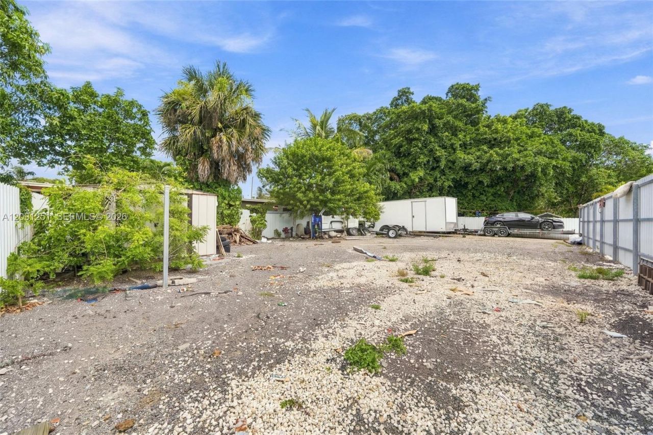 1055 NE 144th St, North Miami, FL 33161 Photo