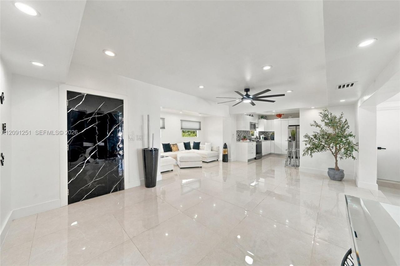 1055 NE 144th St, North Miami, FL 33161 Photo
