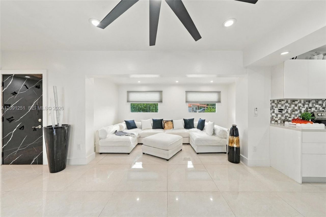 1055 NE 144th St, North Miami, FL 33161 Photo