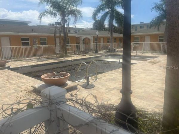 600 68TH AVENUE , ST PETERSBURG, FL 33706