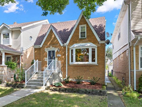 6051 N Marmora Avenue, Chicago, IL 60646