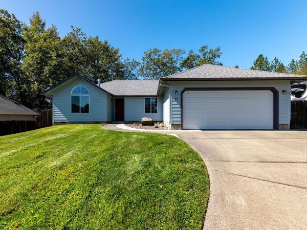 22 SW Leonard Street, Grants Pass, OR 97526