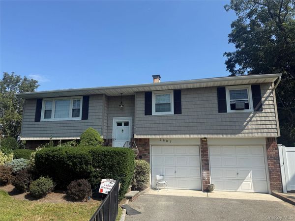 2607 Lindenmere Drive, Merrick, NY 11566