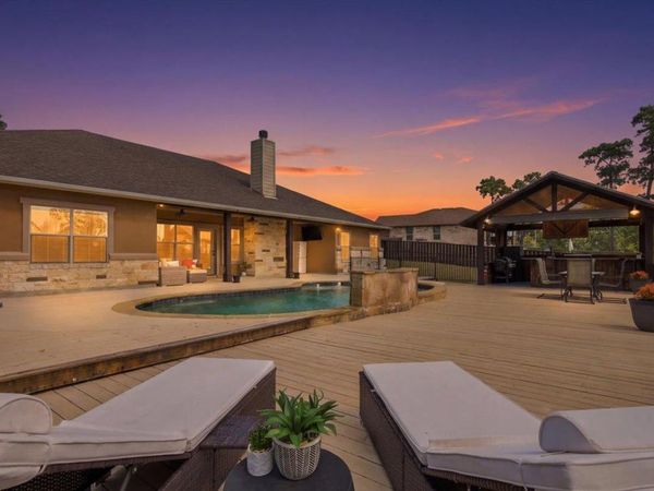 107 E Tanglebriar CT, Bastrop, TX 78602