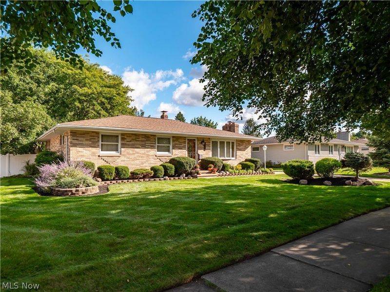7930 Royalview Drive, Parma, OH 44129 Photo 2