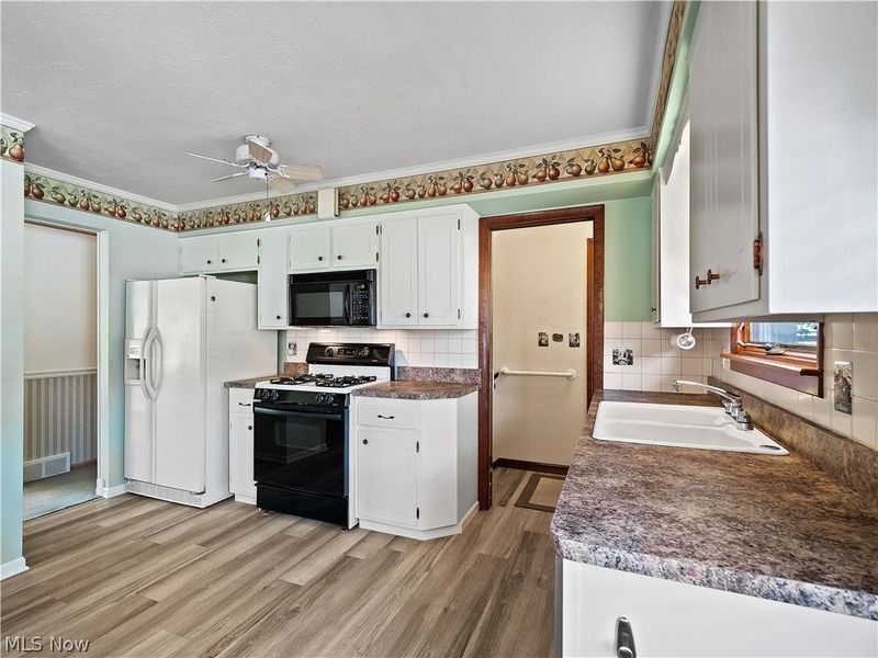7930 Royalview Drive, Parma, OH 44129 Photo 30