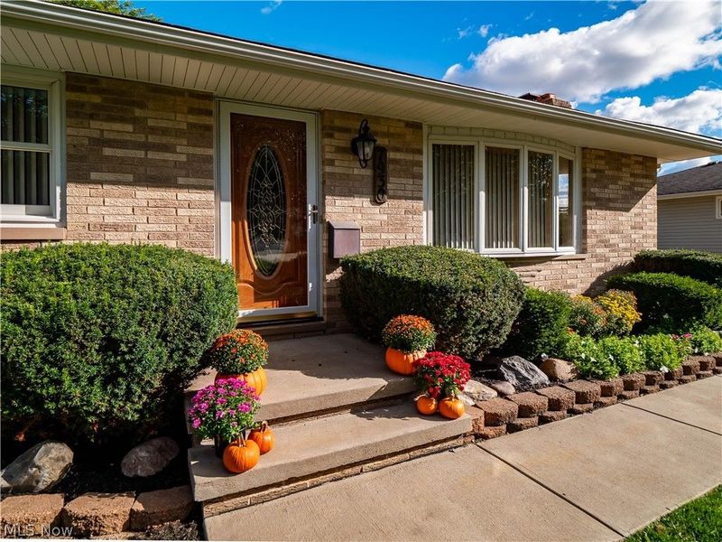 7930 Royalview Drive, Parma, OH 44129 Photo 6