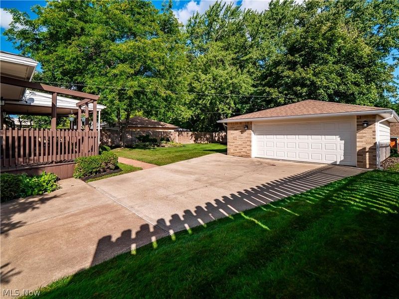 7930 Royalview Drive, Parma, OH 44129 Photo 7