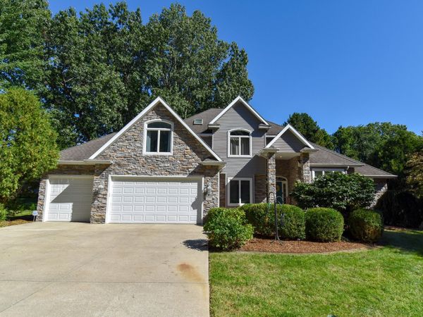 5033 Deerwood Trail, Stevensville, MI 49127