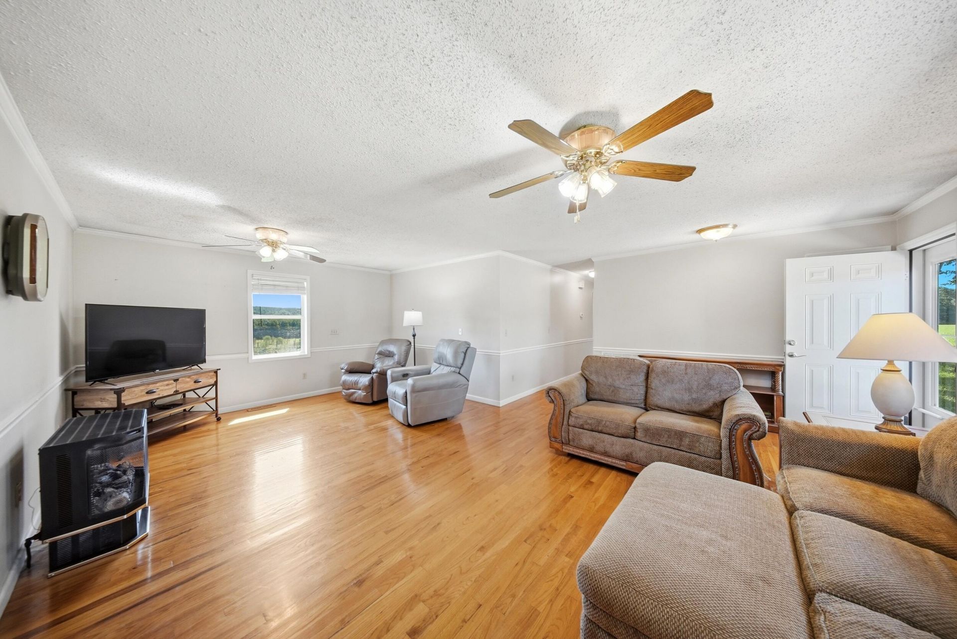 104 Addison Road Photo 7