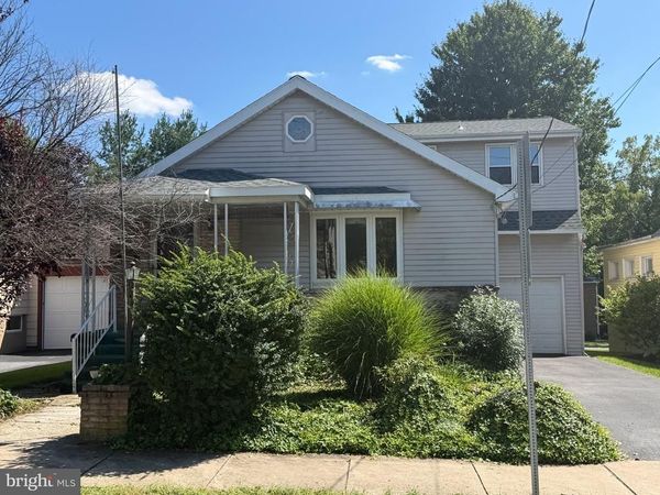 1308 E CARACAS AVENUE , HERSHEY, PA 17033