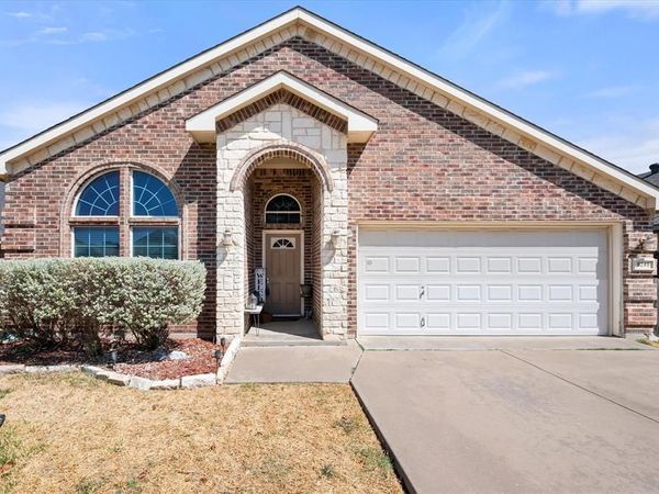 8249 Winter Falls Trail, Fort Worth, TX 76053