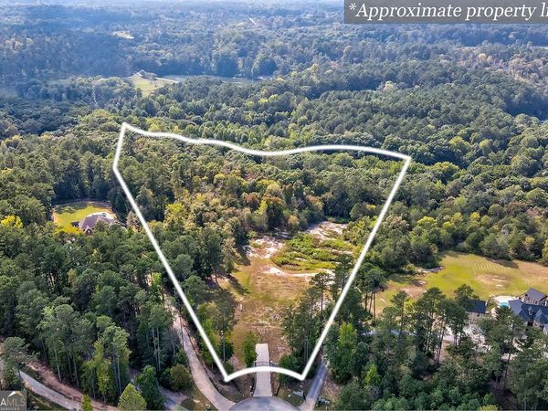 535 Penny Lane, Loganville, GA 30052