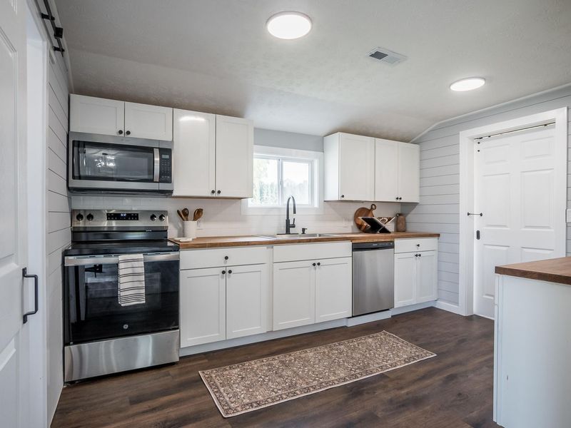 142 W James Street, Bradford, OH 45308 Photo 7
