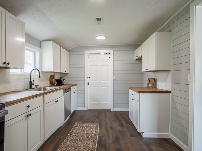 142 W James Street, Bradford, OH 45308 Photo 8