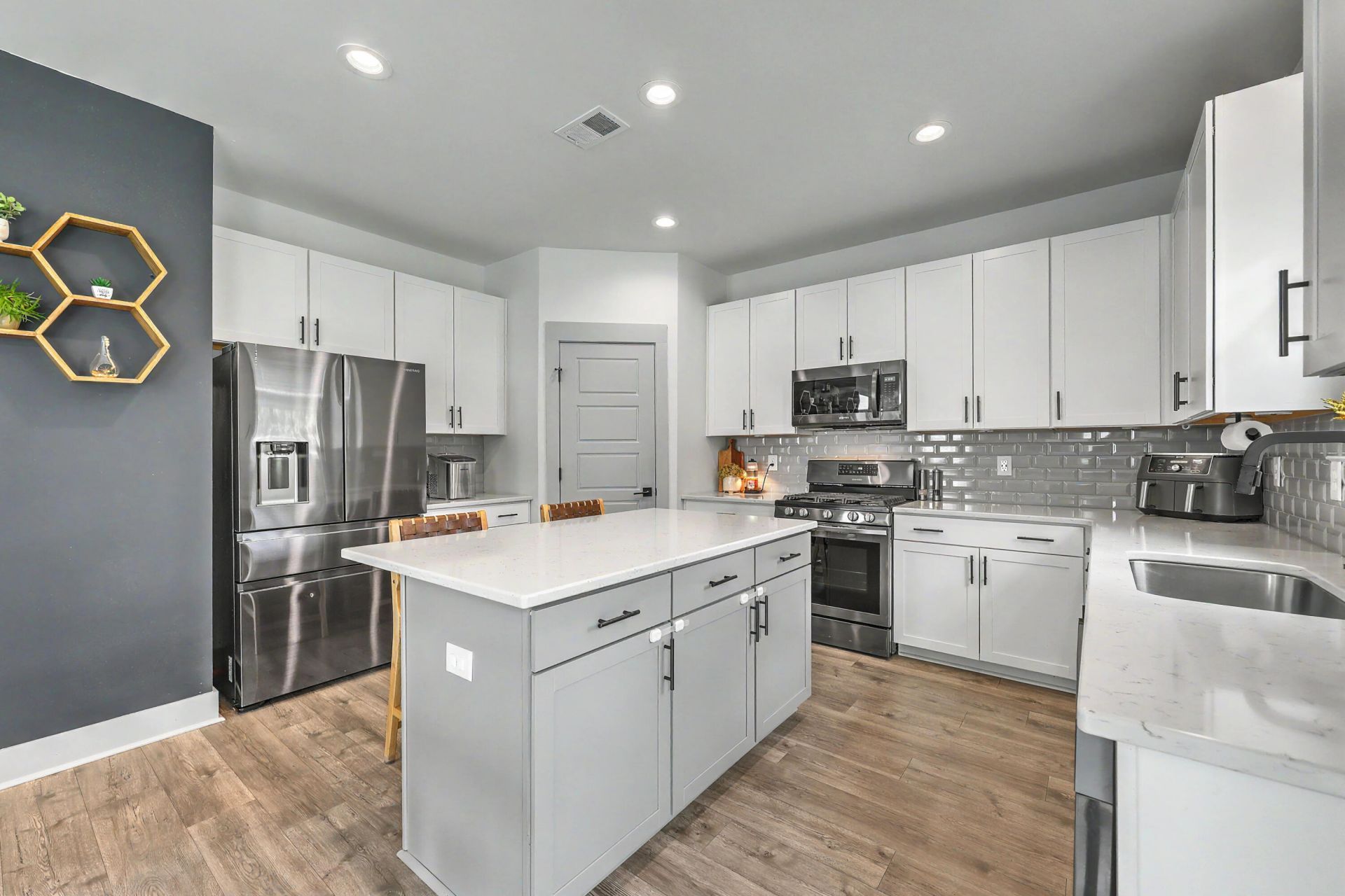 201 Whirlaway Drive Photo 21