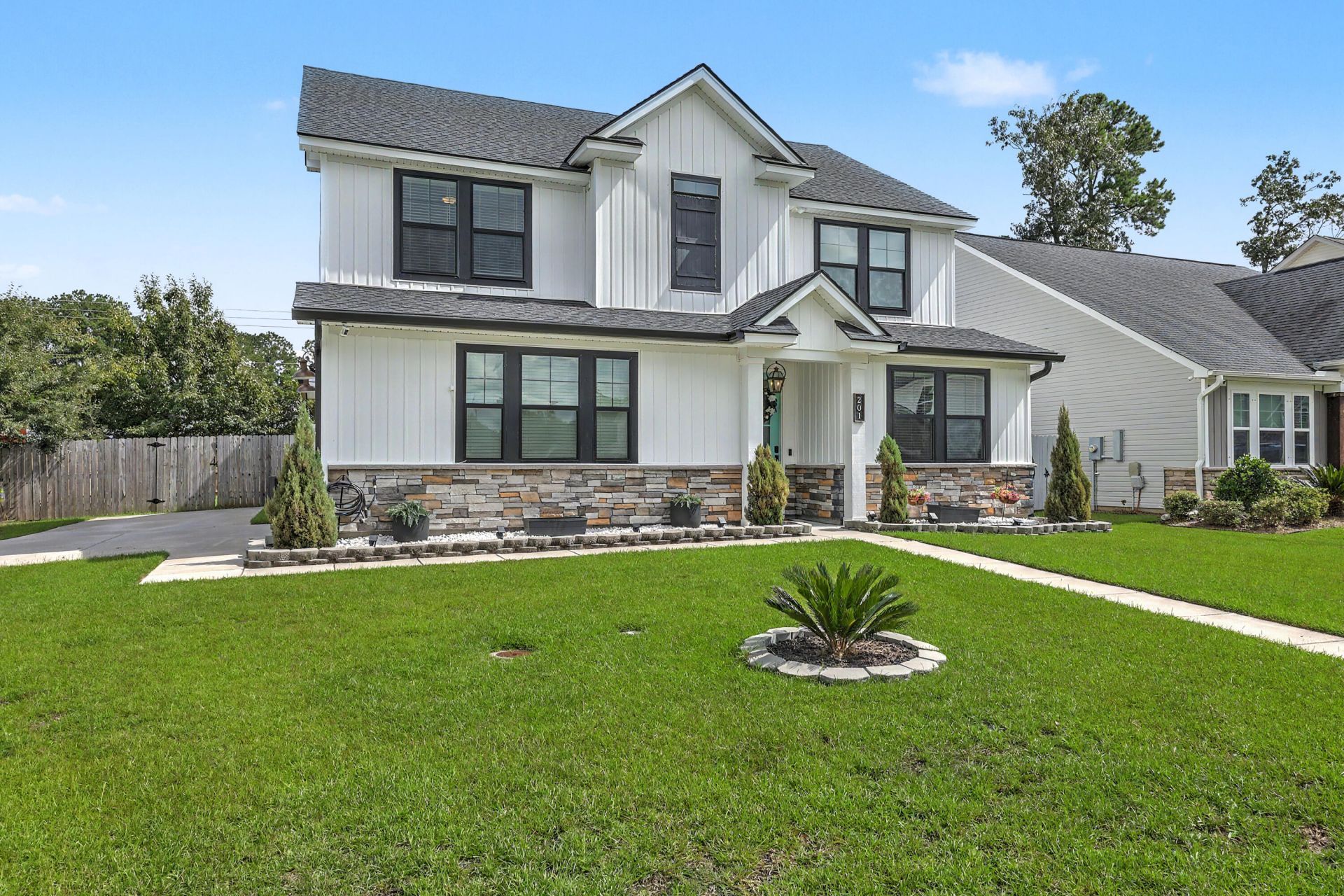 201 Whirlaway Drive Photo 5