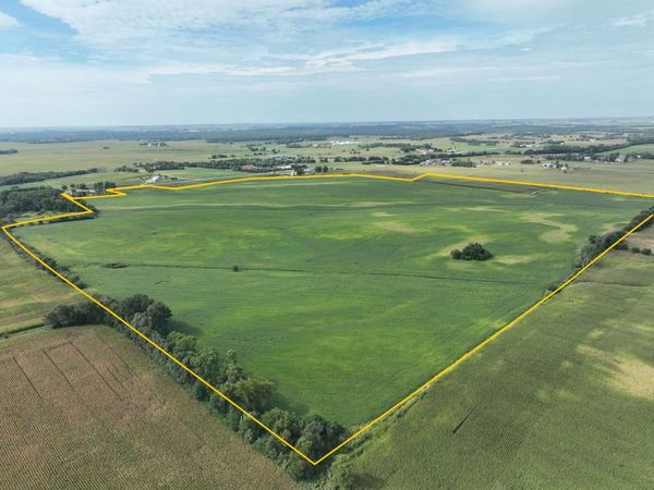 IA-150 , Vinton, IA 52349