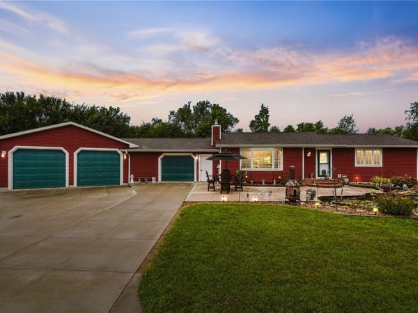 5727 26th Ave Drive , Vinton, IA 52349