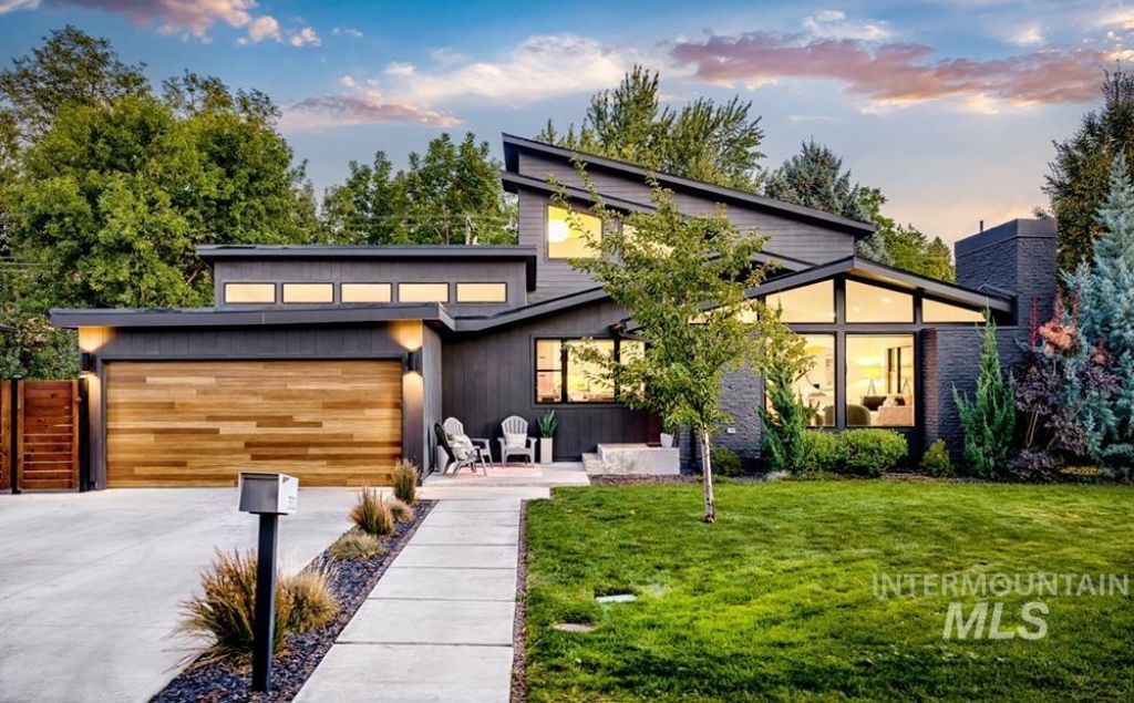 3132 N Crane Creek Rd, Boise, ID 83702 Main Photo