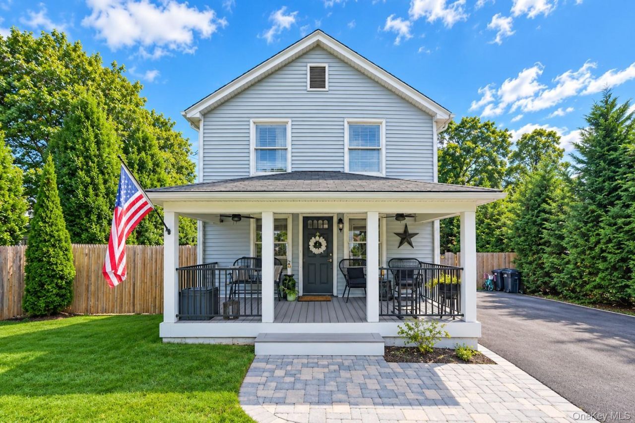 9 Jennings Avenue, Center Moriches, NY 11934 Main Photo