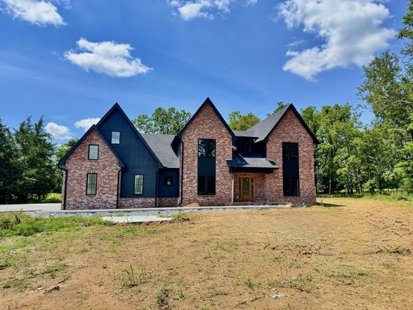 425 Burgess Rd , Mount Juliet, TN 37122