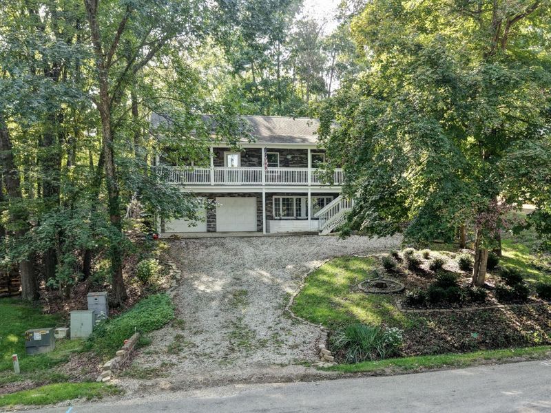 668 Floral Valley Drive E, Howard, OH 43028 Photo 2