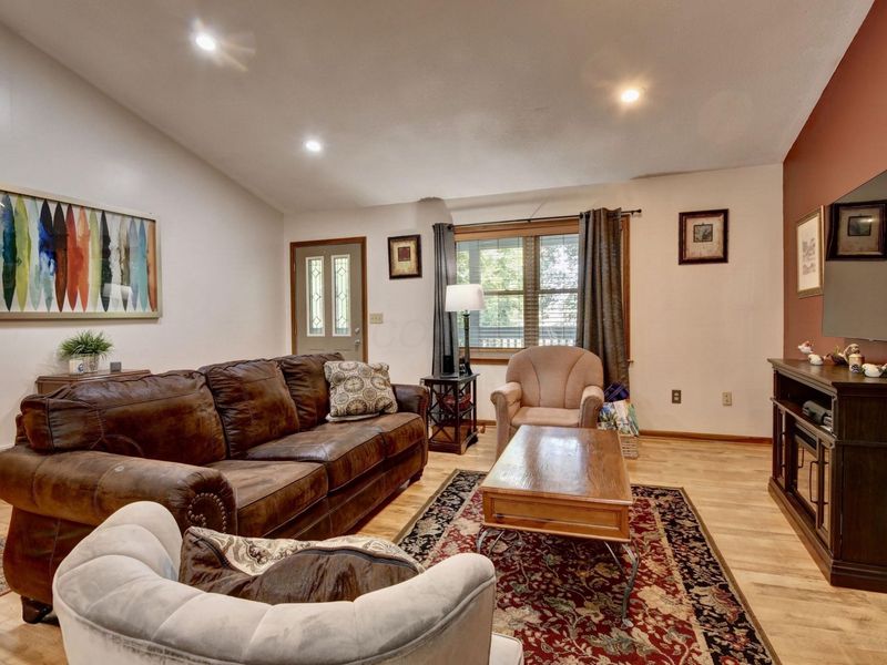 668 Floral Valley Drive E, Howard, OH 43028 Photo 26